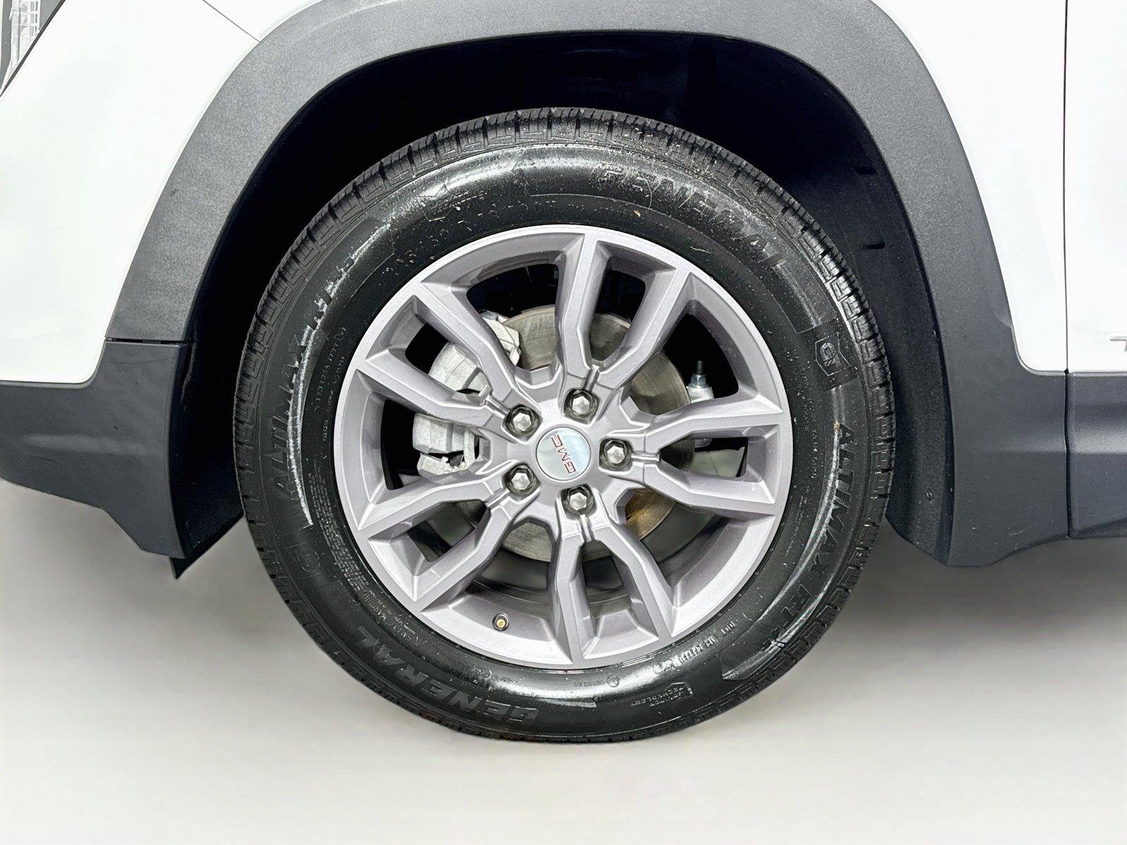 Used 2023 Summit White GMC SLT image 44
