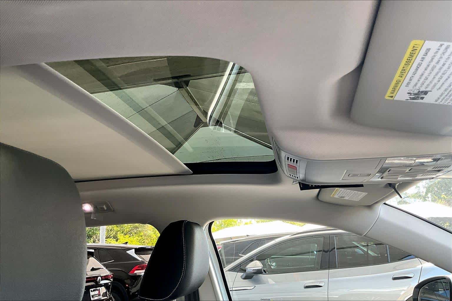 New 2027 Pure White exte Volkswagen SE image 20