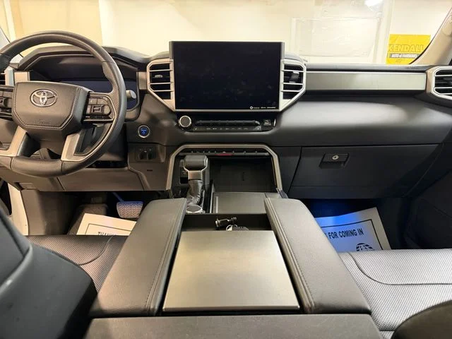 2024 Toyota Sequoia SR5 - Photo 21