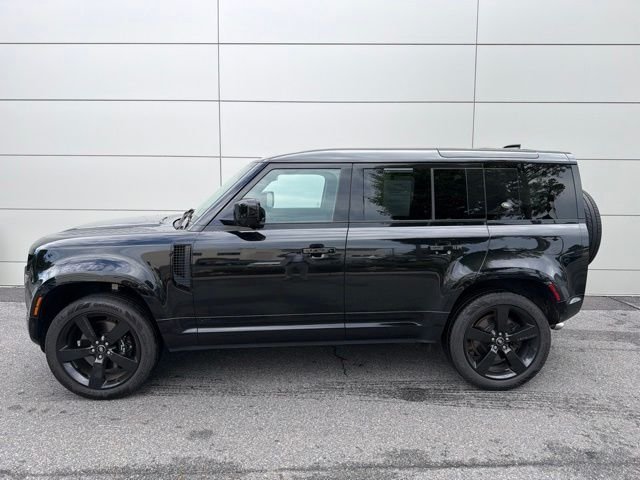 Used 2023 Santorini Black Metallic Land Rover V8 image 2