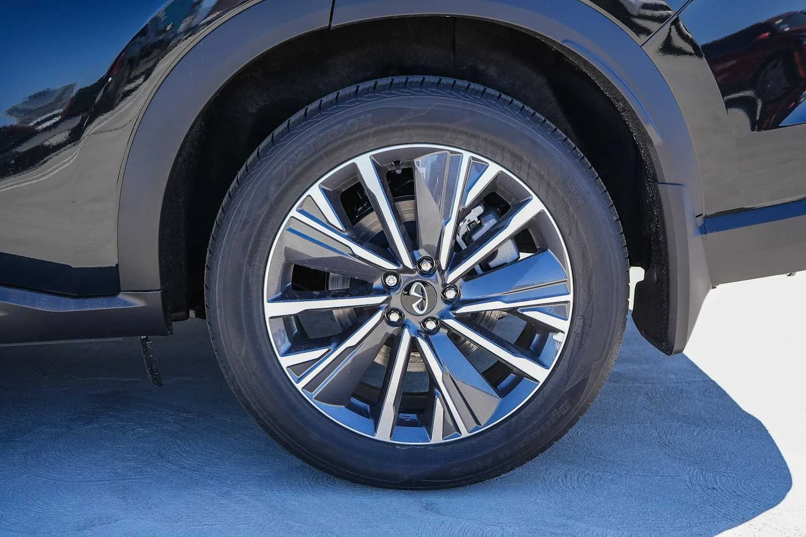 New 2027 MINERAL BLACK INFINITI Luxe FWD image 10