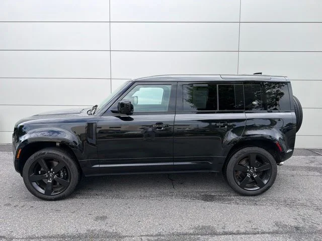 Used 2023 Santorini Black Metallic Land Rover  image 2
