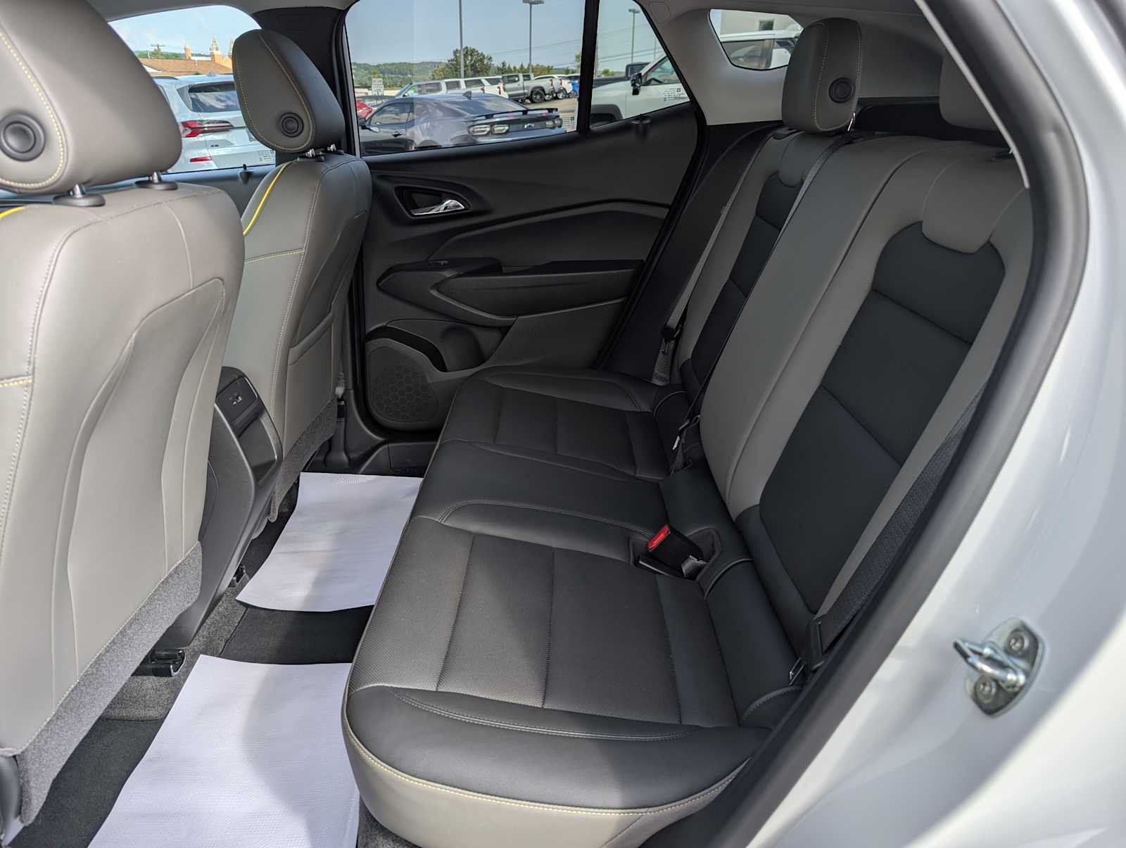Used 2024 Summit White Chevrolet ACTIV image 21