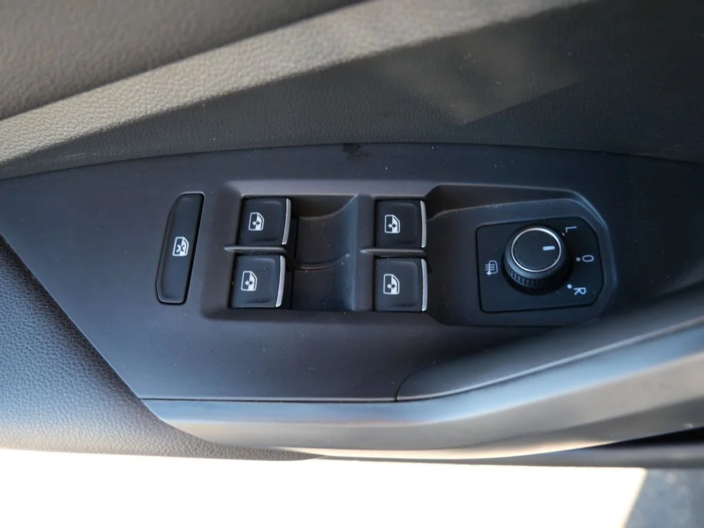 Used 2021 Black Volkswagen SEL image 17
