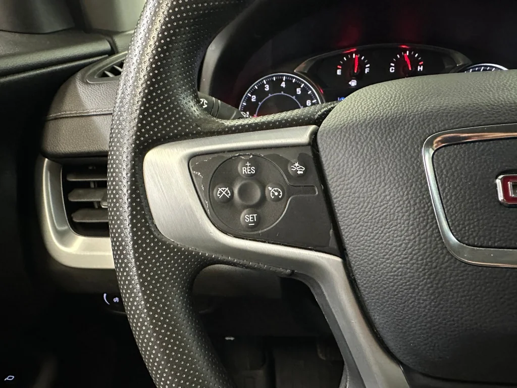 Used 2023 Marine Metallic GMC SLE image 9