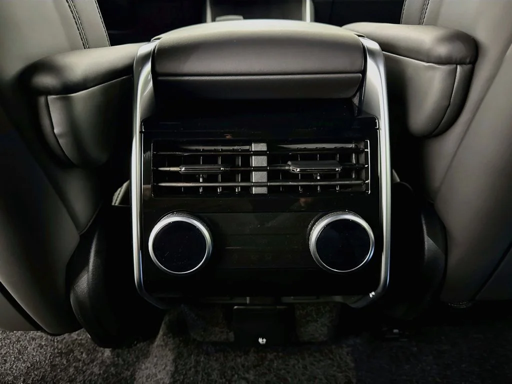 New 2027 Santorini Black Land Rover SE image 27