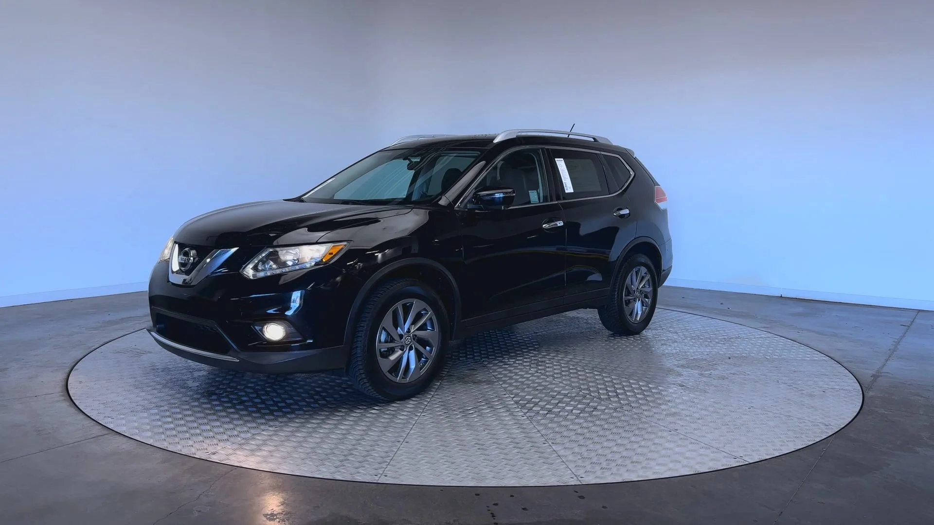 Used 2016 Magnetic Black Nissan SL image 4