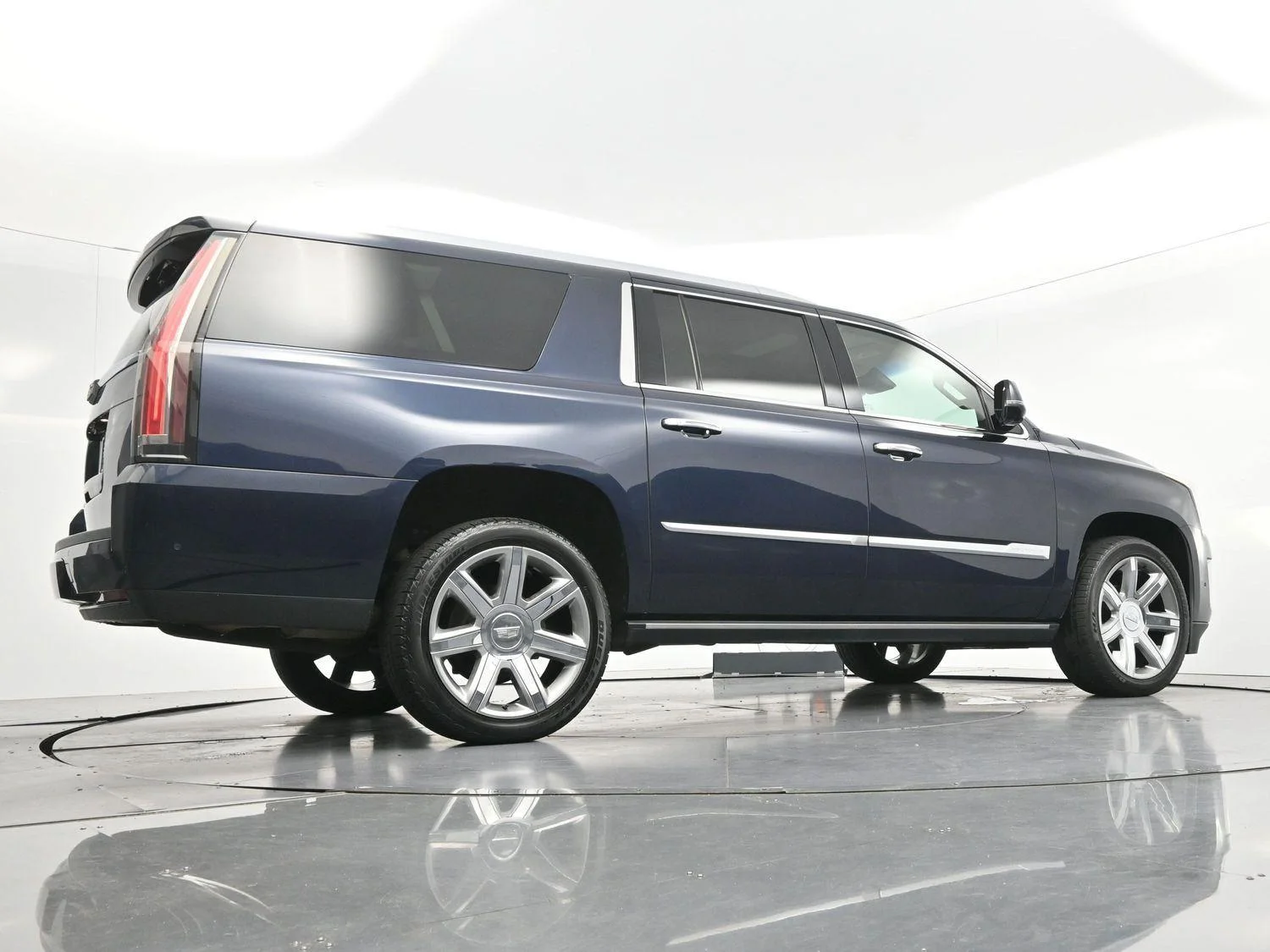 Used 2019 DARK ADRIATIC BLUE METALLIC Cadillac Premium Luxury image 54