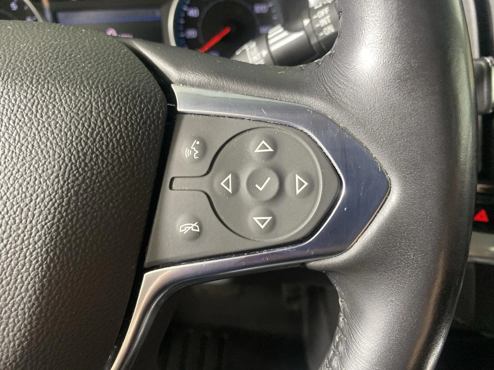 Used 2021 MOSAIC BLACK METALLIC Chevrolet LT Cloth image 15