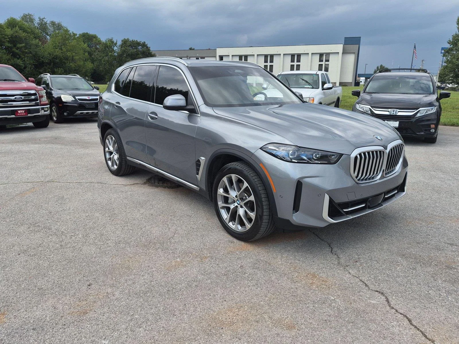 Certified Used 2025 Skyscraper Grey Metallic BMW xDrive40i image 7