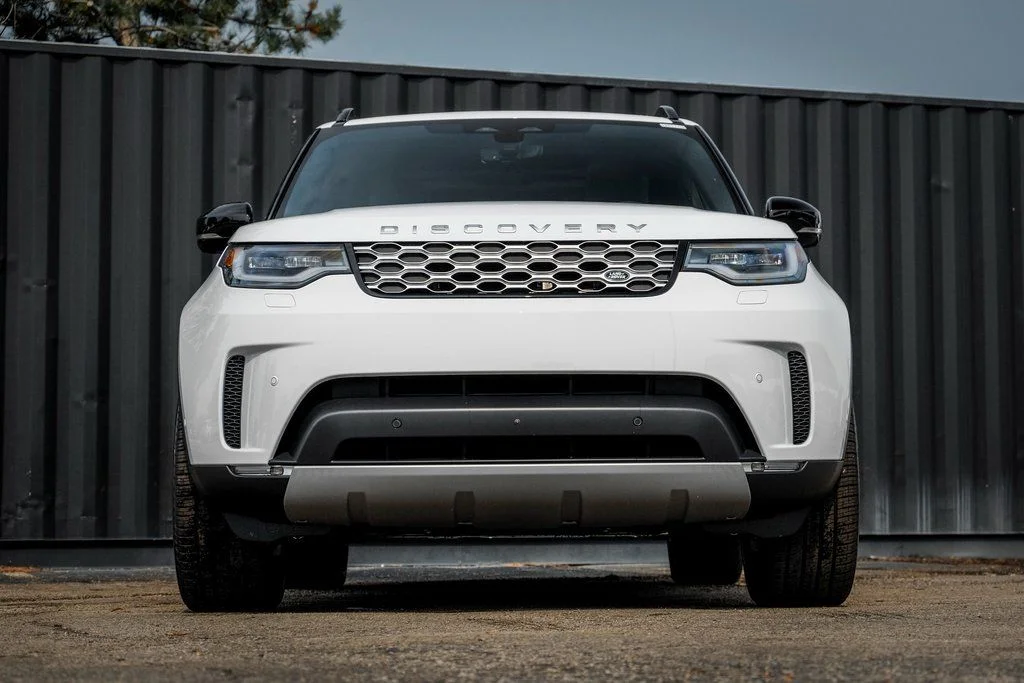 Certified Used 2025 Fuji White Land Rover S image 5