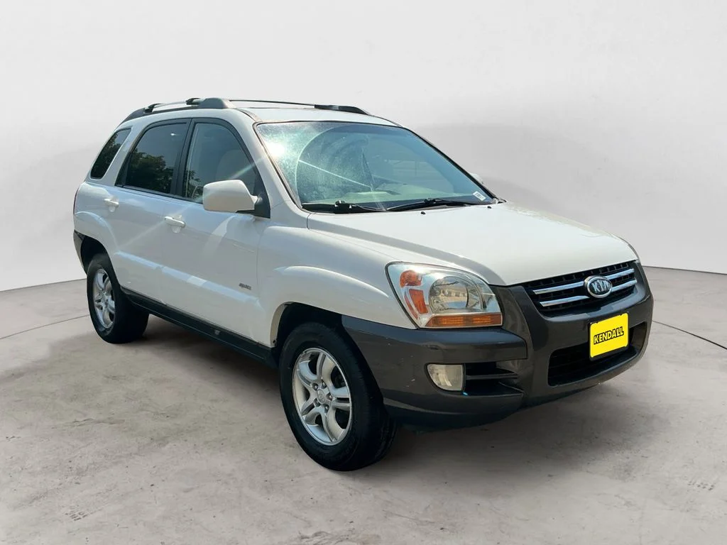 Used 2005 White Kia EX image 3