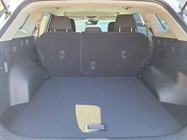 New 2026 Snow White Pearl Kia LX image 8