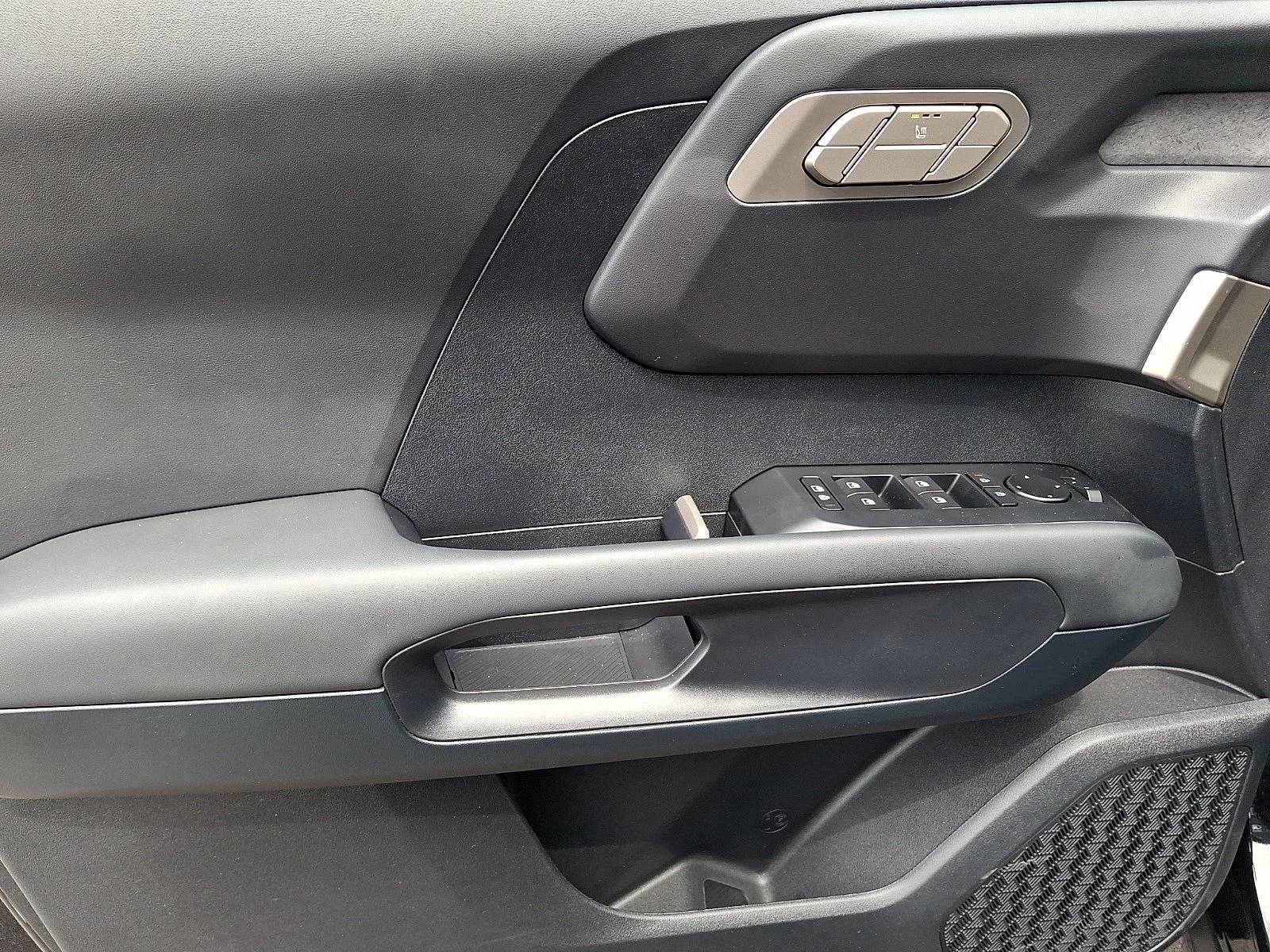 New 2027 Ebony Black Kia S image 5