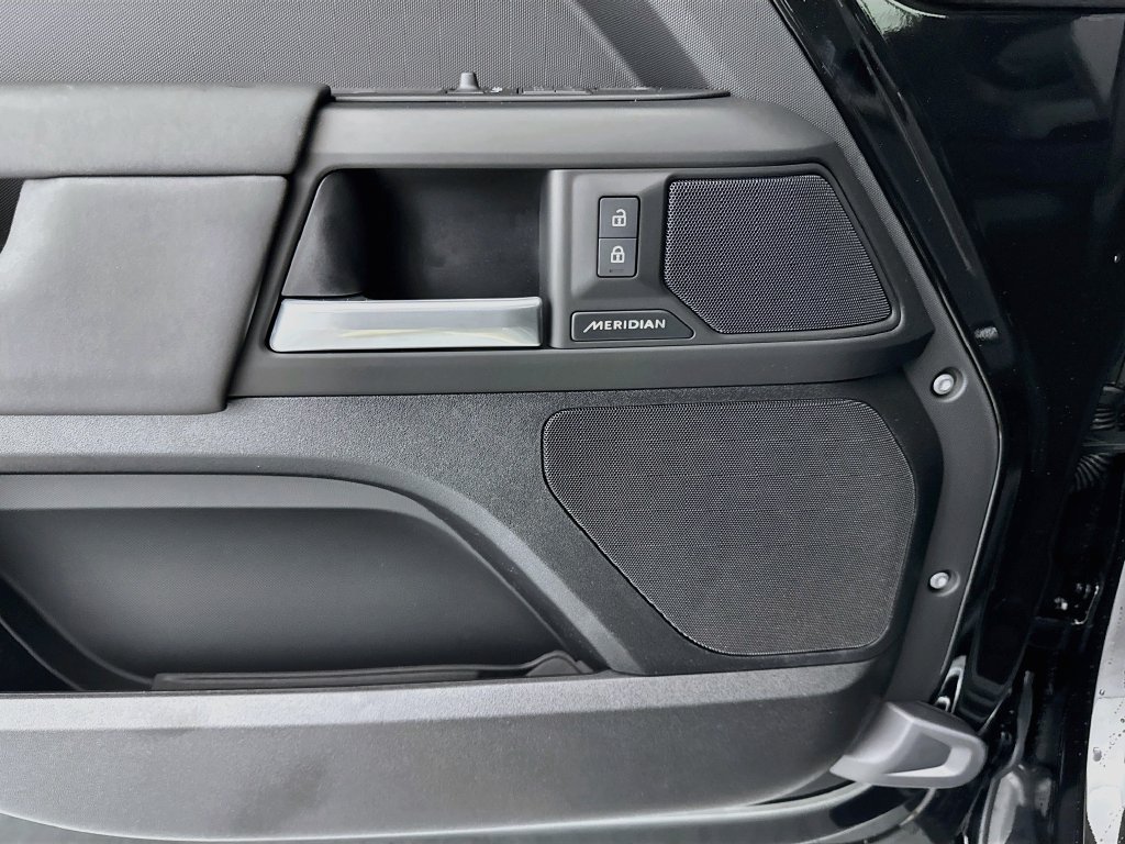 New 2026 Santorini Black Land Rover S image 19