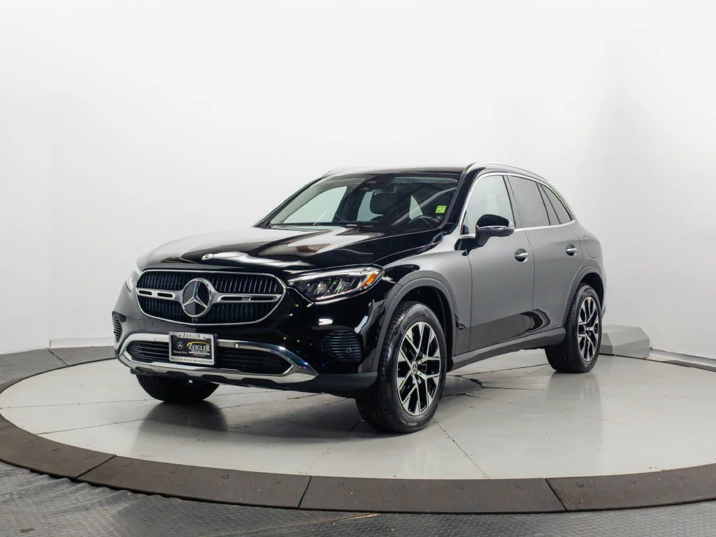 Used 2025 Black Mercedes-Benz GLC 350e image 3