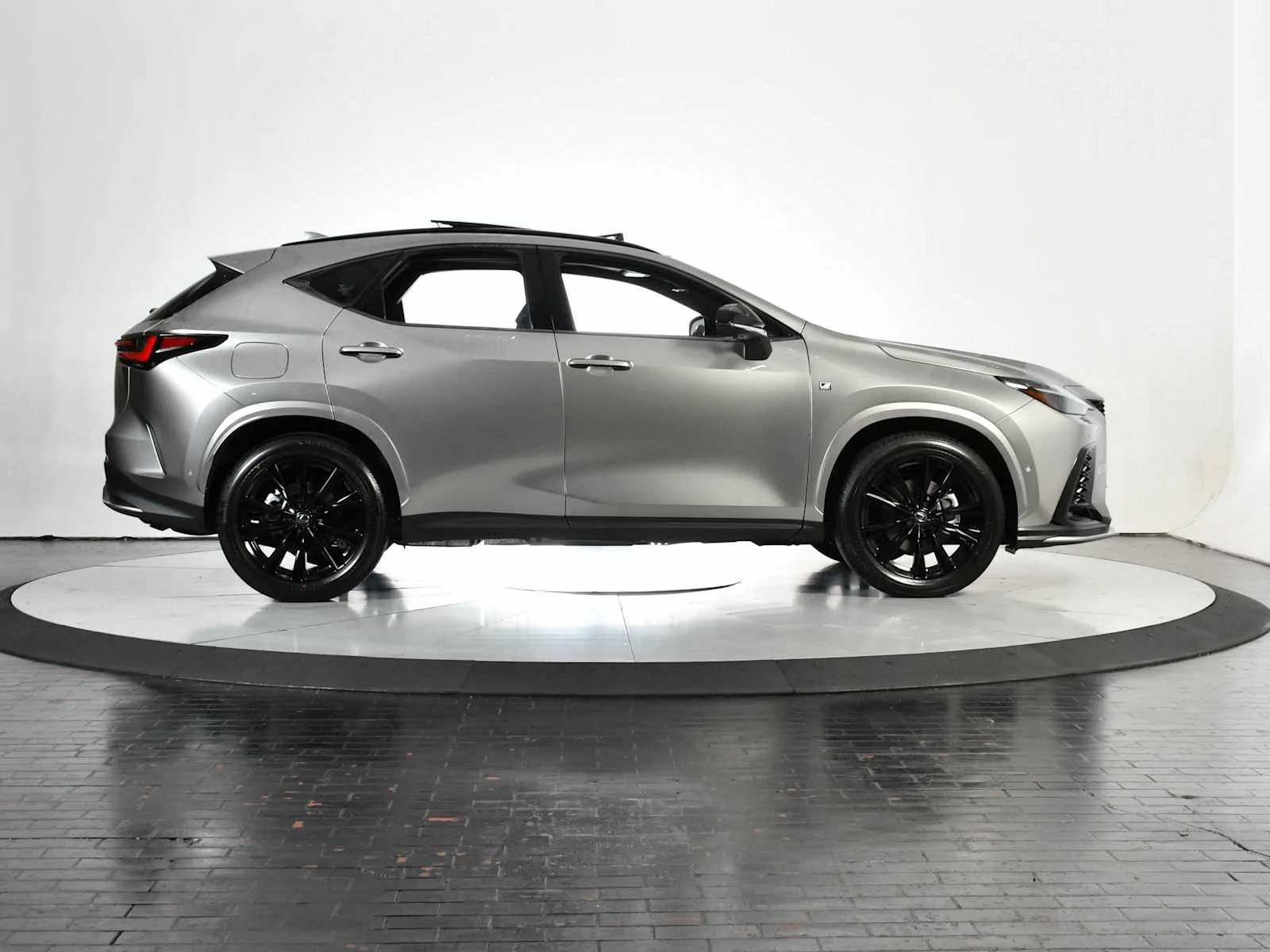2026 Lexus NX PHEV 450h+ - Photo 8