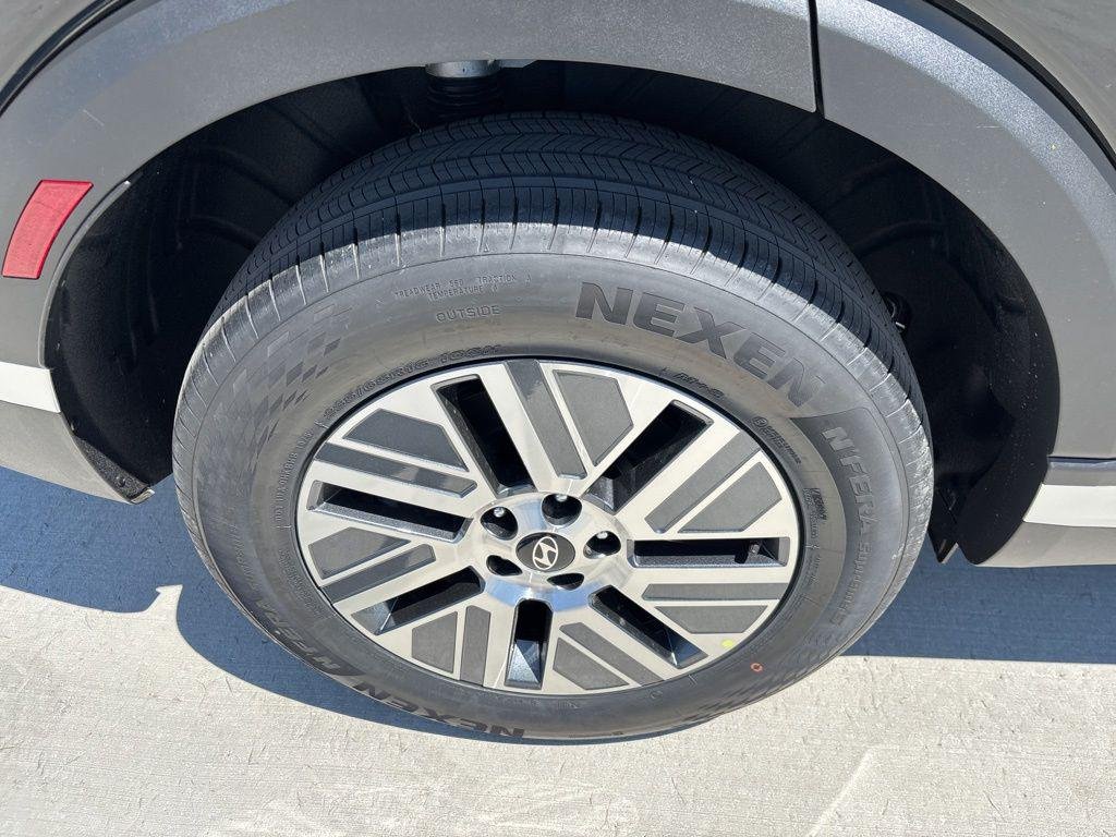 New 2026 Abyss Black Hyundai SEL 8P image 11