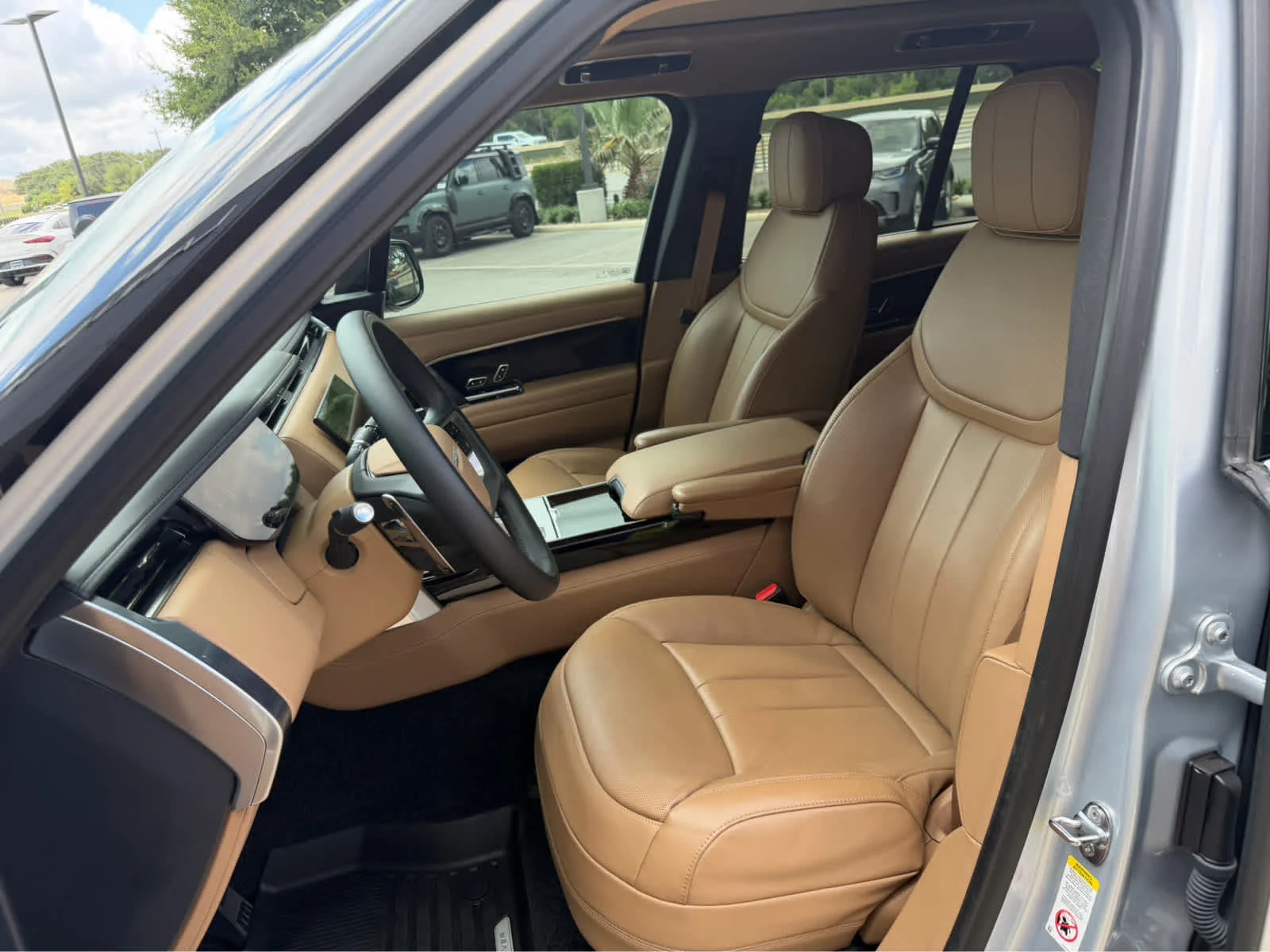 2025 Land Rover Range Rover SE - Photo 12