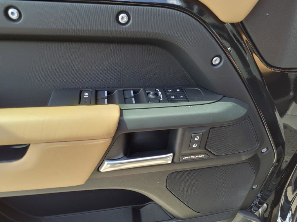2025 Land Rover Defender S - Photo 14