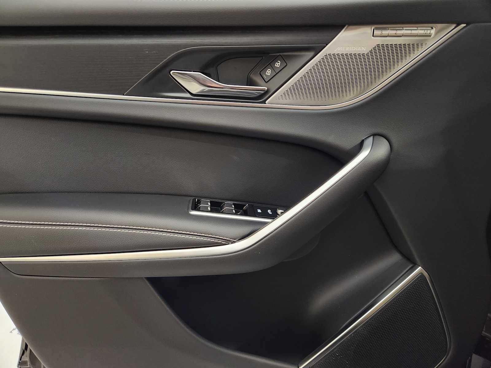 2026 Jaguar F-Pace R-Dynamic S - Photo 24