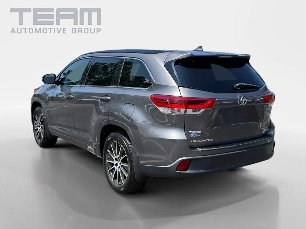 Used 2018 Gray Toyota SE image 5