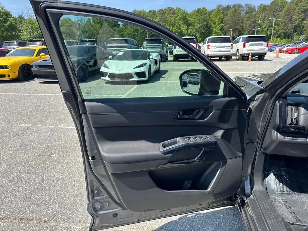 Used 2025 Gray Nissan S image 22