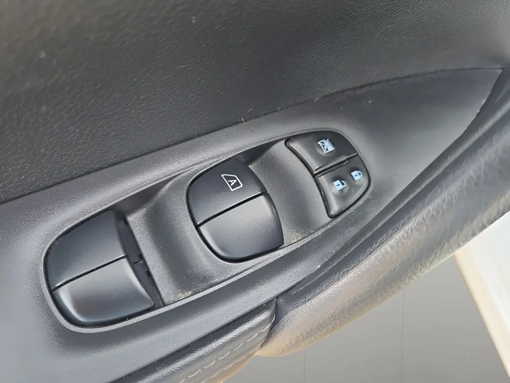Used 2022 White Nissan SV image 11