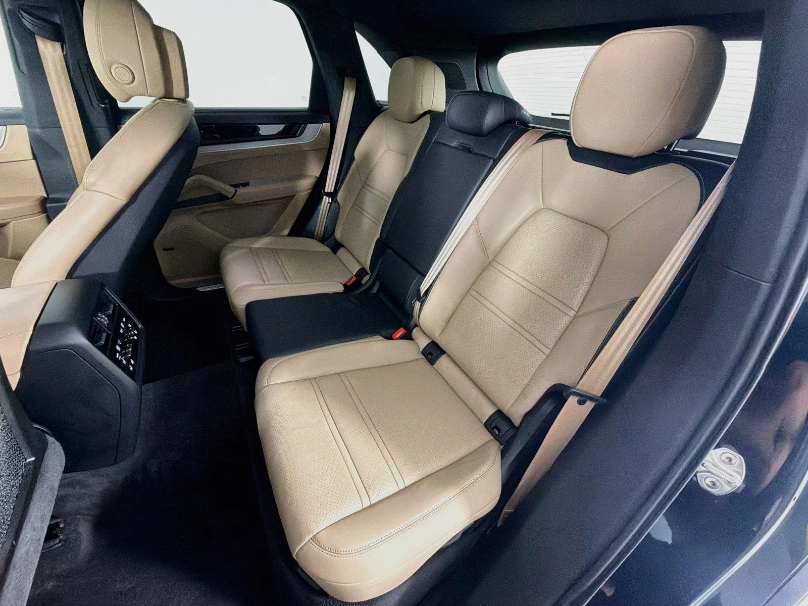 Certified Used 2024  Porsche  image 22