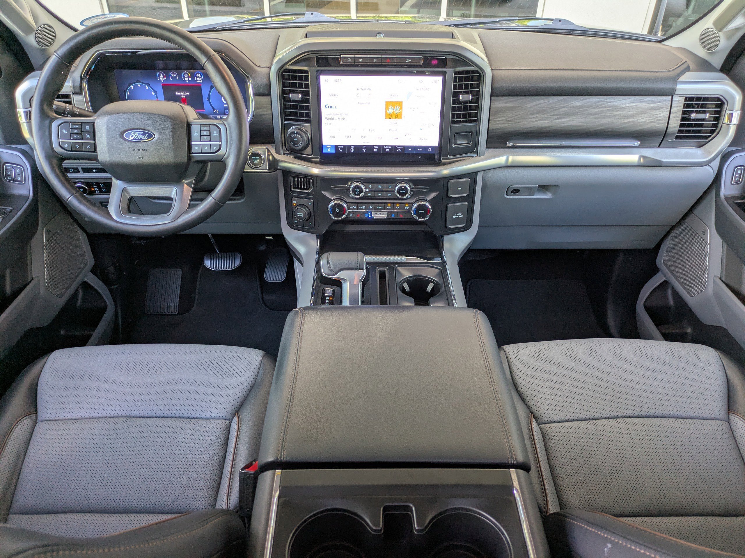 Used 2024 Black Metallic Ford LARIAT image 15