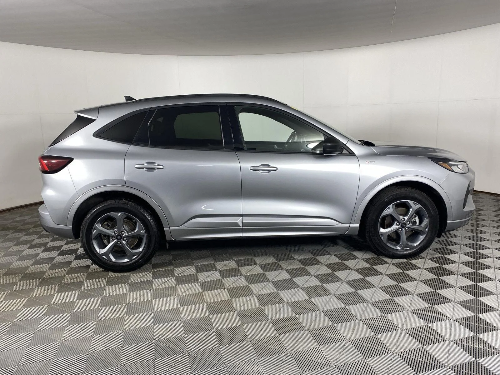 Used 2023 Iconic Silver Ford ST-Line image 8