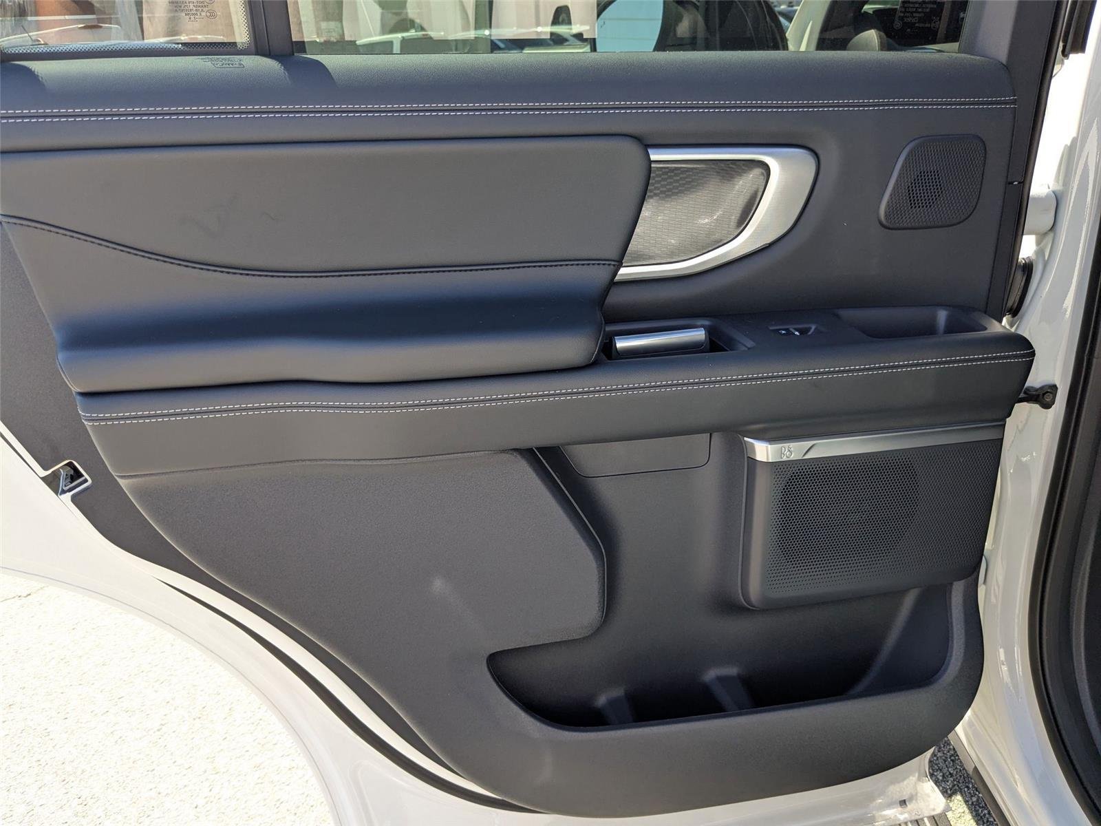New 2026 Star White Metallic Tri-Coat Ford Platinum® image 24