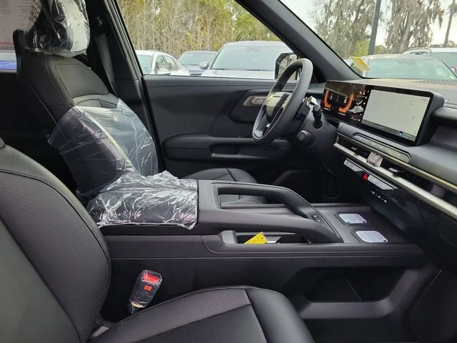 New 2027 Ivory Silver Kia S image 31