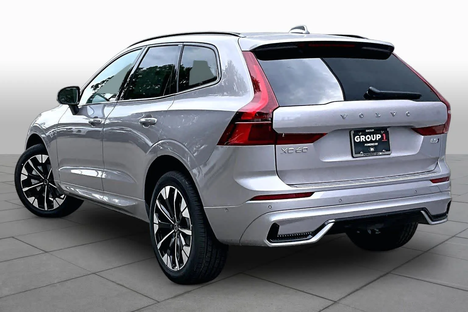 New 2026 Aurora Silver Volvo Plus image 3