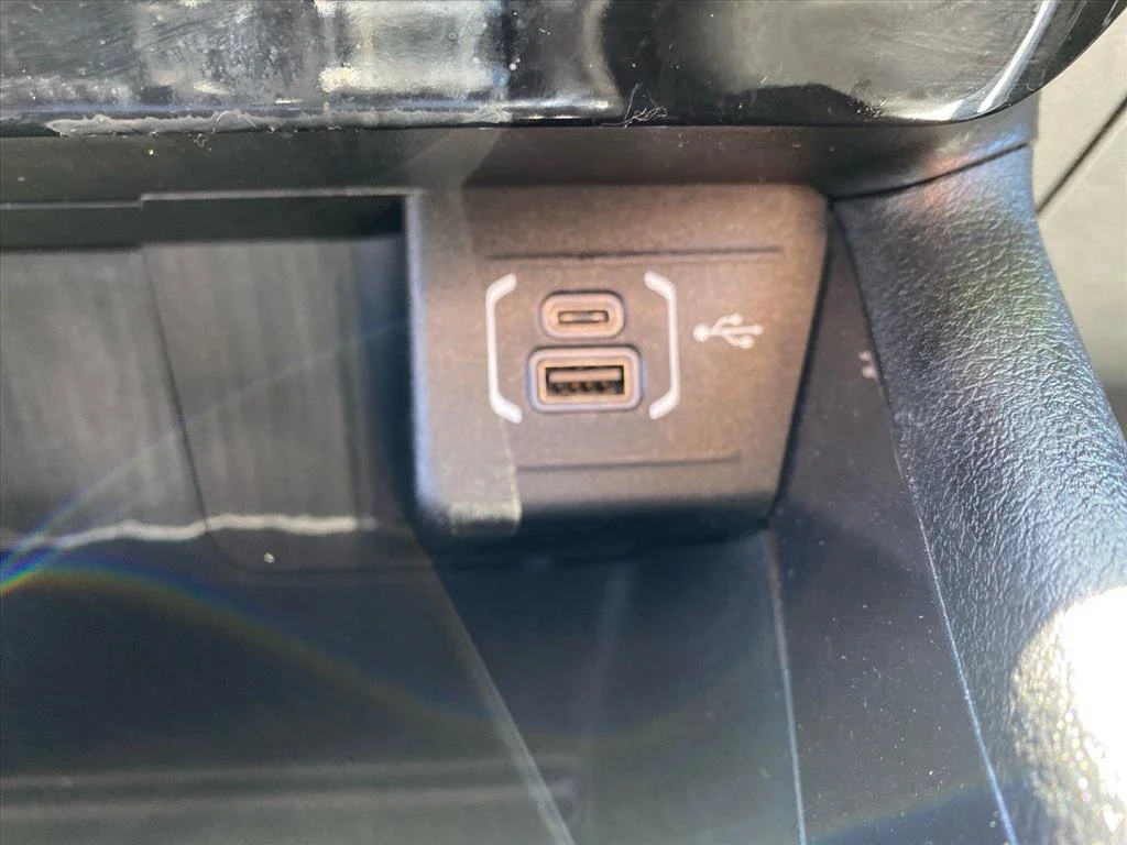 Used 2023 Bright White Clearcoat Jeep Latitude Lux image 13