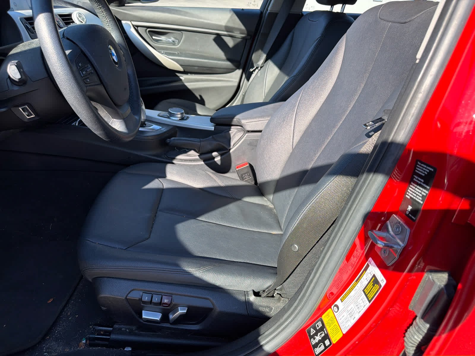 Used 2018 Melbourne Red Metallic BMW 320i xDrive image 4