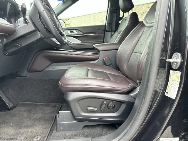 Used 2025 Black Ford Platinum image 13