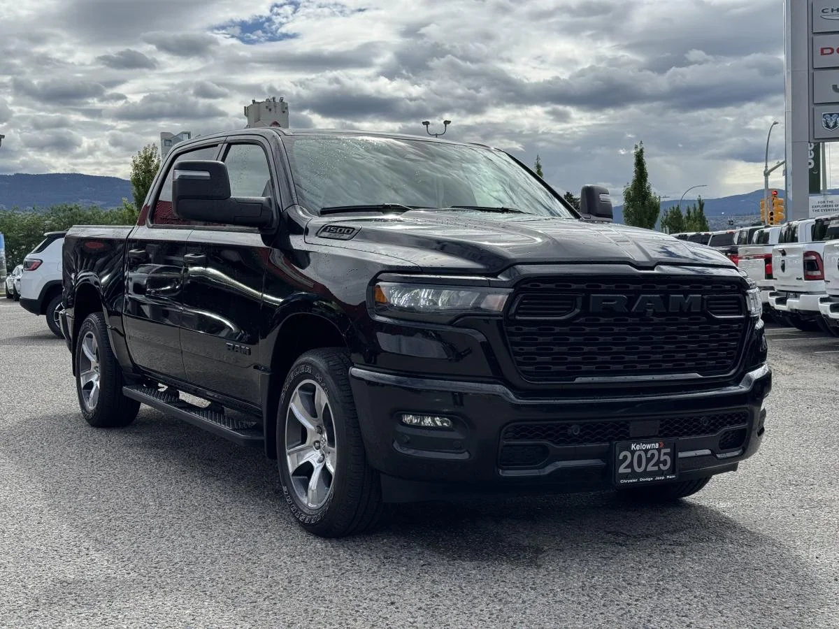 New 2025 Black RAM Tradesman C/c 4x4 image 3