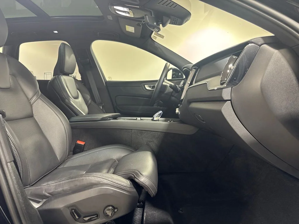Certified Used 2024 Onyx Black Metallic Volvo Ultimate image 28