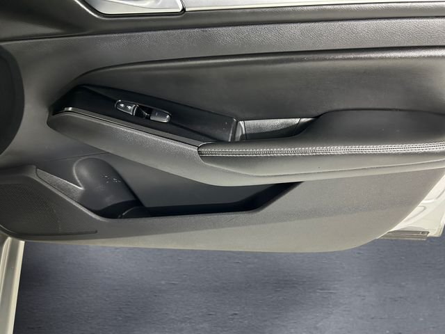 Used 2023 Silver Nissan 2.5 SV image 15