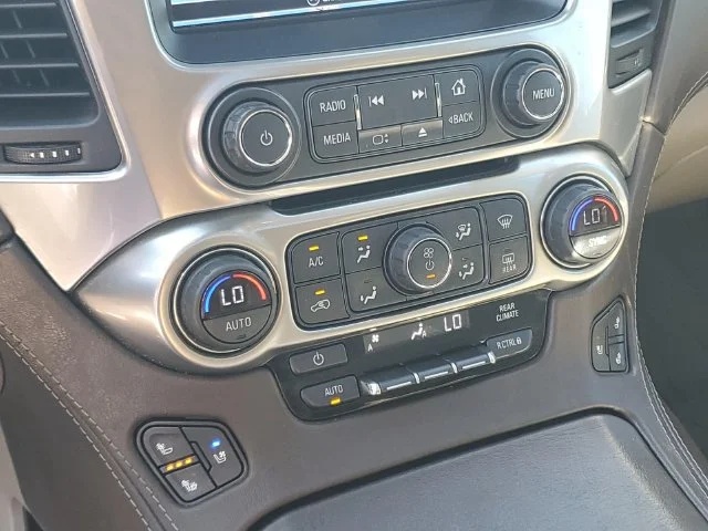 Used 2018 IRIDESCENT PEARL TRICOAT Chevrolet Premier image 25