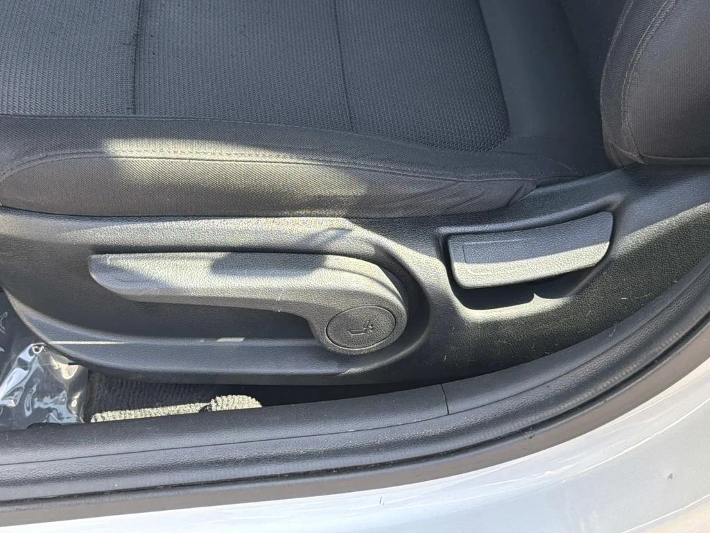 Used 2020 Olympus Silver Hyundai SE image 20