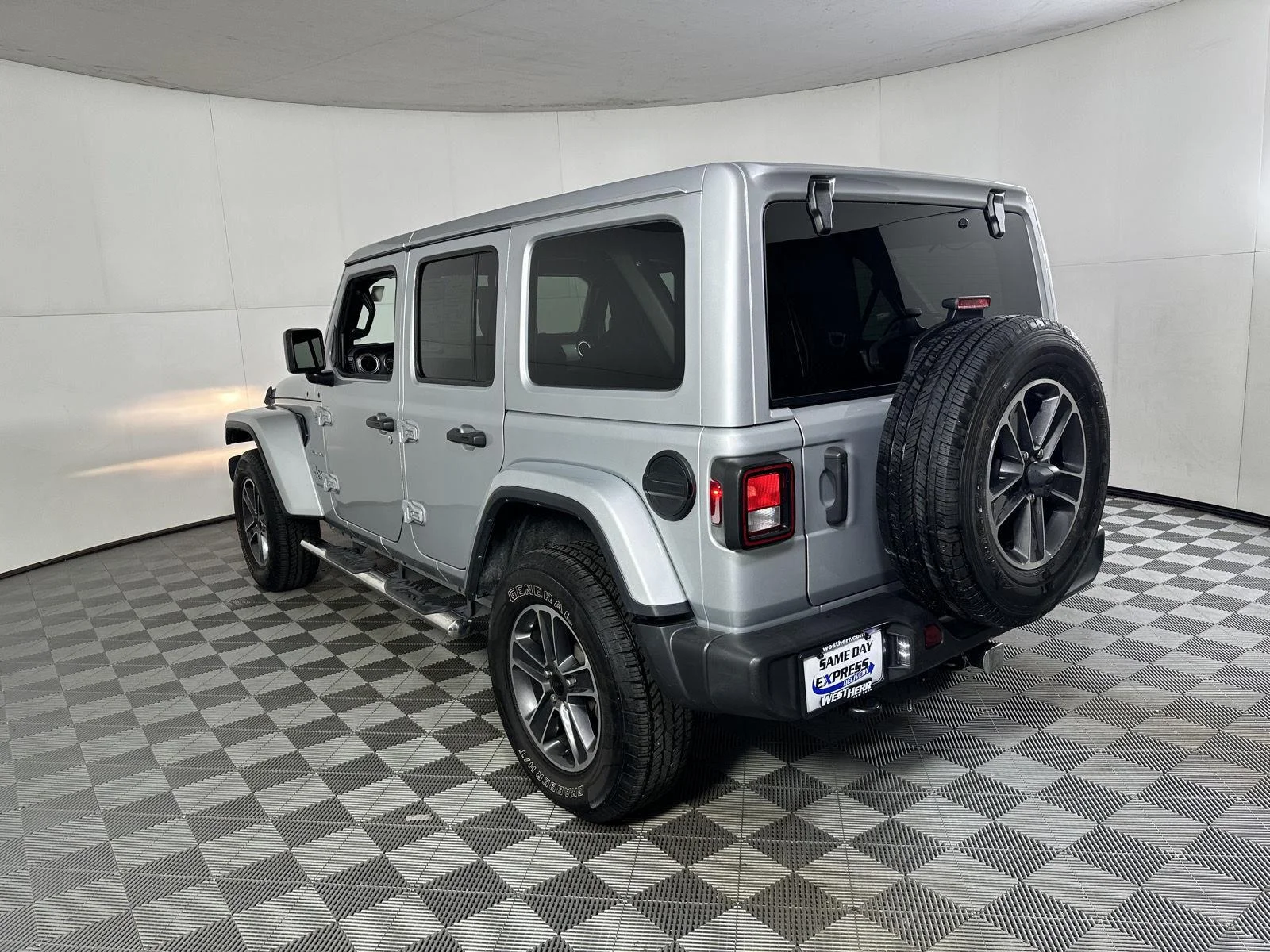 Used 2023 Silver Zynith Jeep Sahara image 9