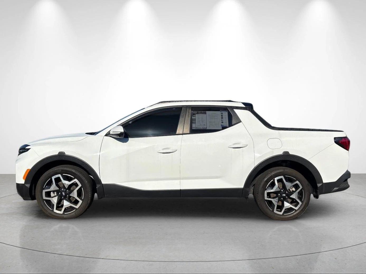 Used 2023 Atlas White Hyundai Limited image 2