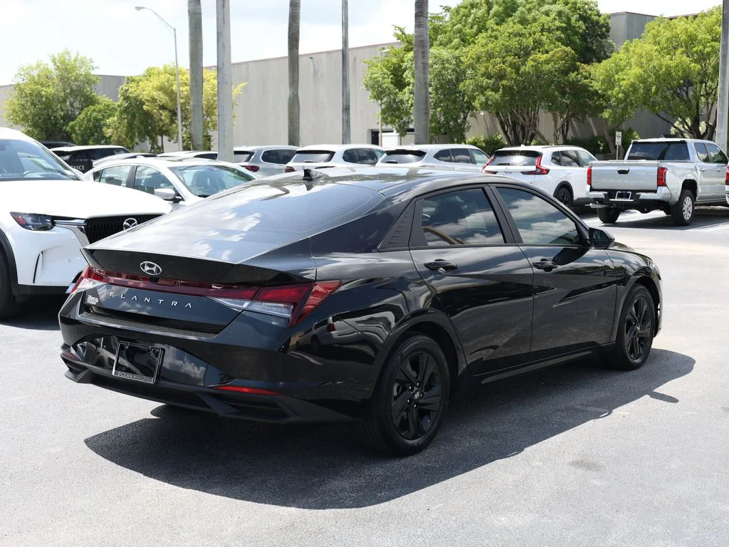 Used 2023 Black Hyundai SEL image 4