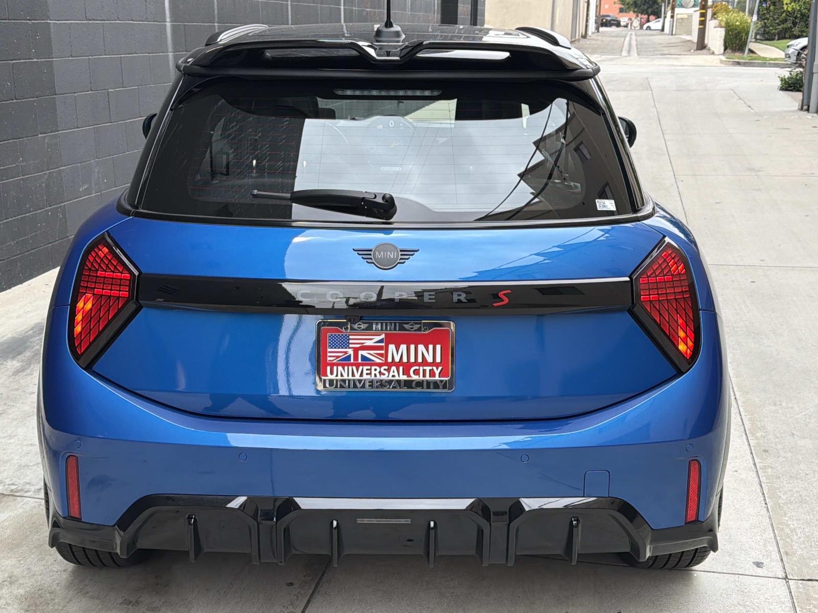 Used 2026 Icy Sunshine Blue Metallic MINI Cooper S FWD image 4