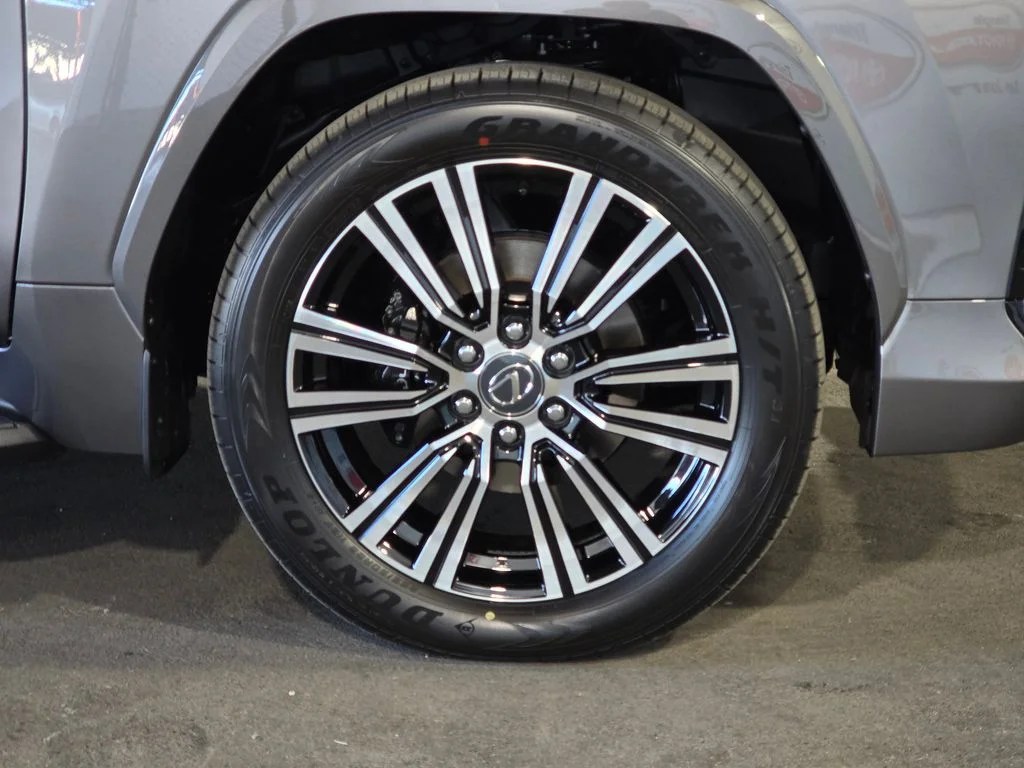 New 2026  Lexus 600 Luxury image 4