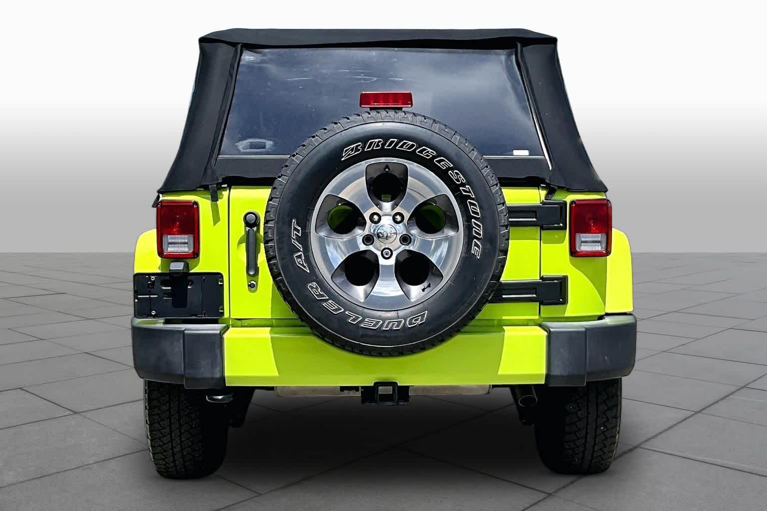 Used 2016 Hypergreen Clearcoat Jeep Sahara image 5
