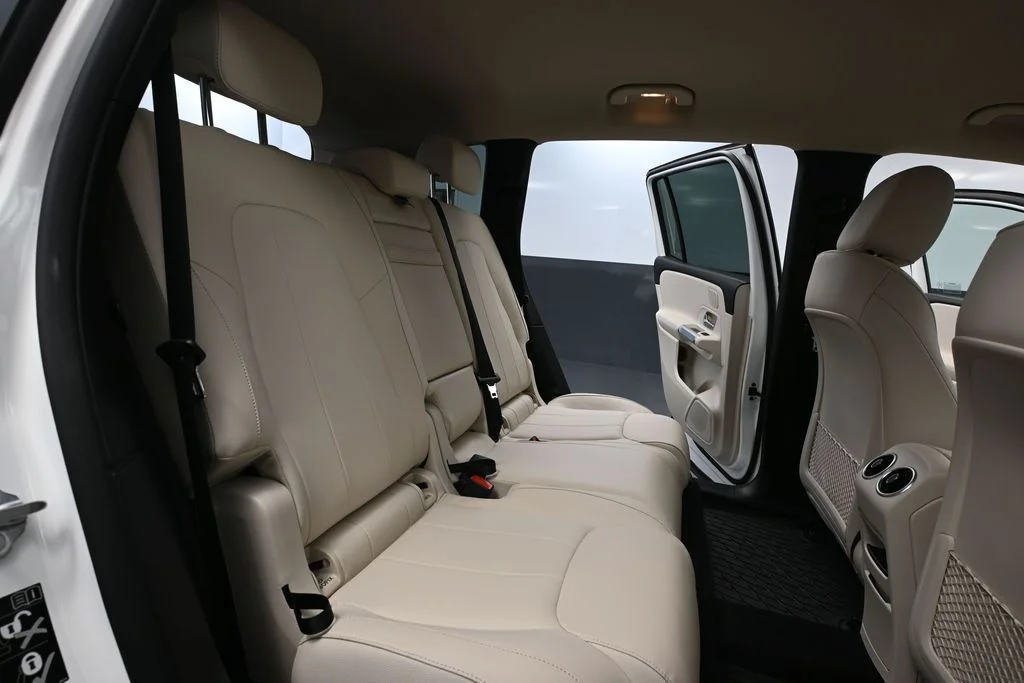 Used 2022 White Mercedes-Benz 300 image 42
