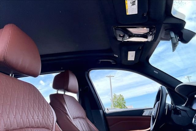Used 2019 Gray BMW xDrive40i image 28